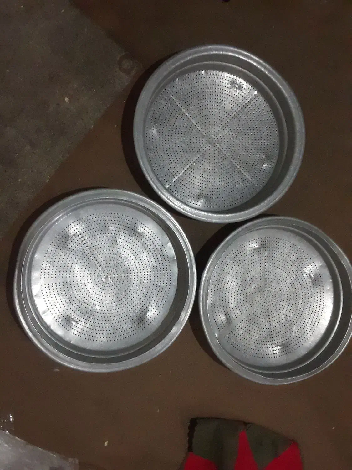 آبکش رویی بزرگ|ظروف پخت‌وپز|سمنان, |دیوار