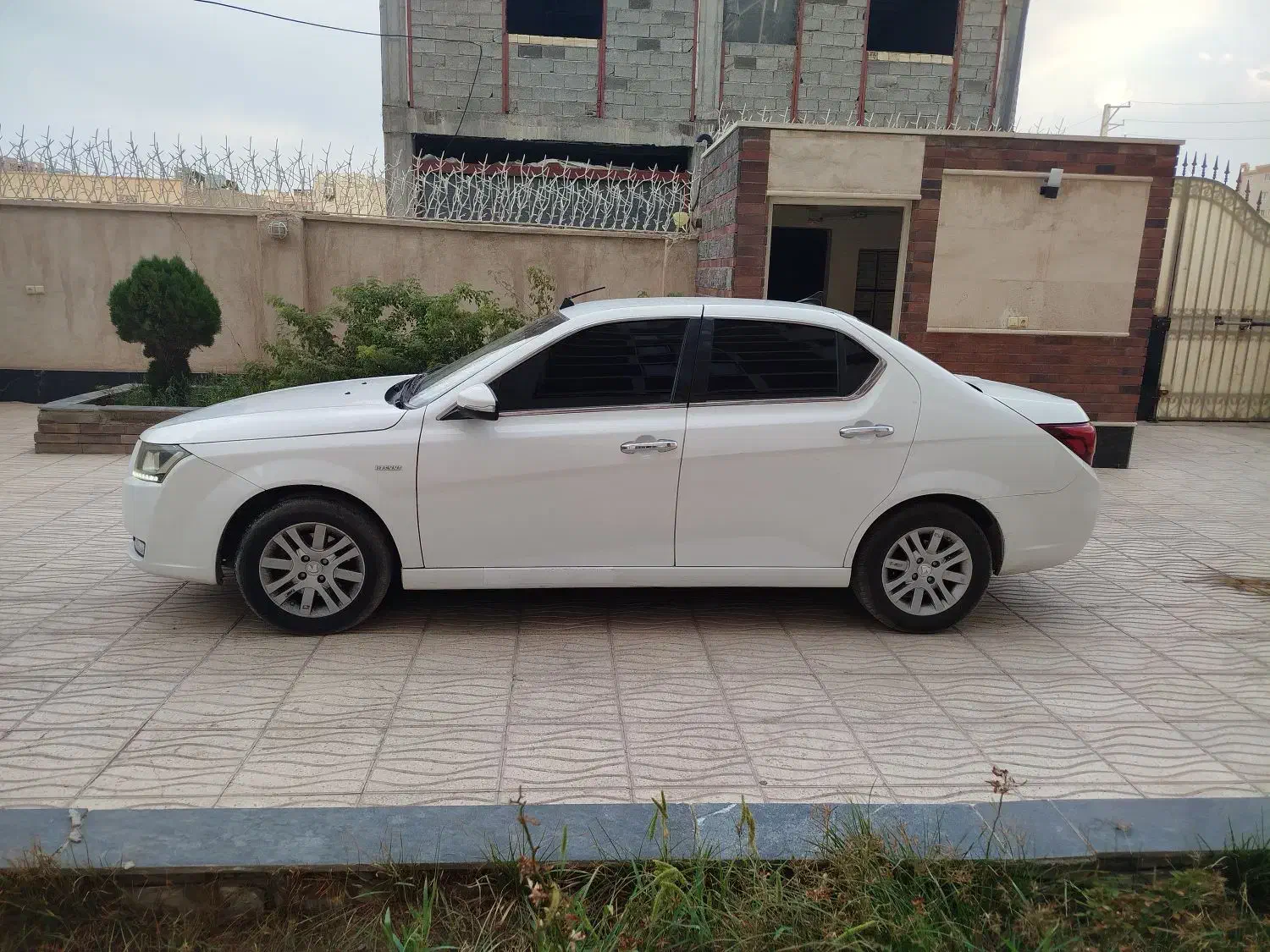 دنا پلاس مدل ۹۸|خودرو سواری و وانت|سیرجان, |دیوار