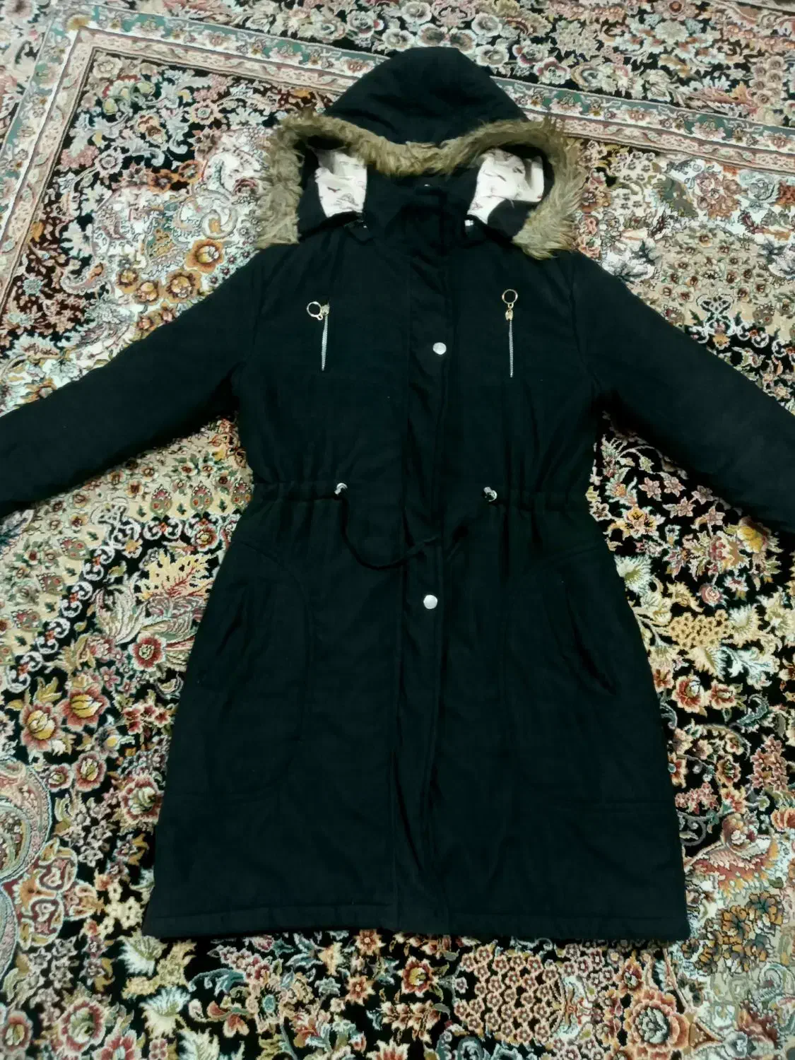 دوعدد پالتو در حدنو|لباس|قم, قلعه کامکار|دیوار