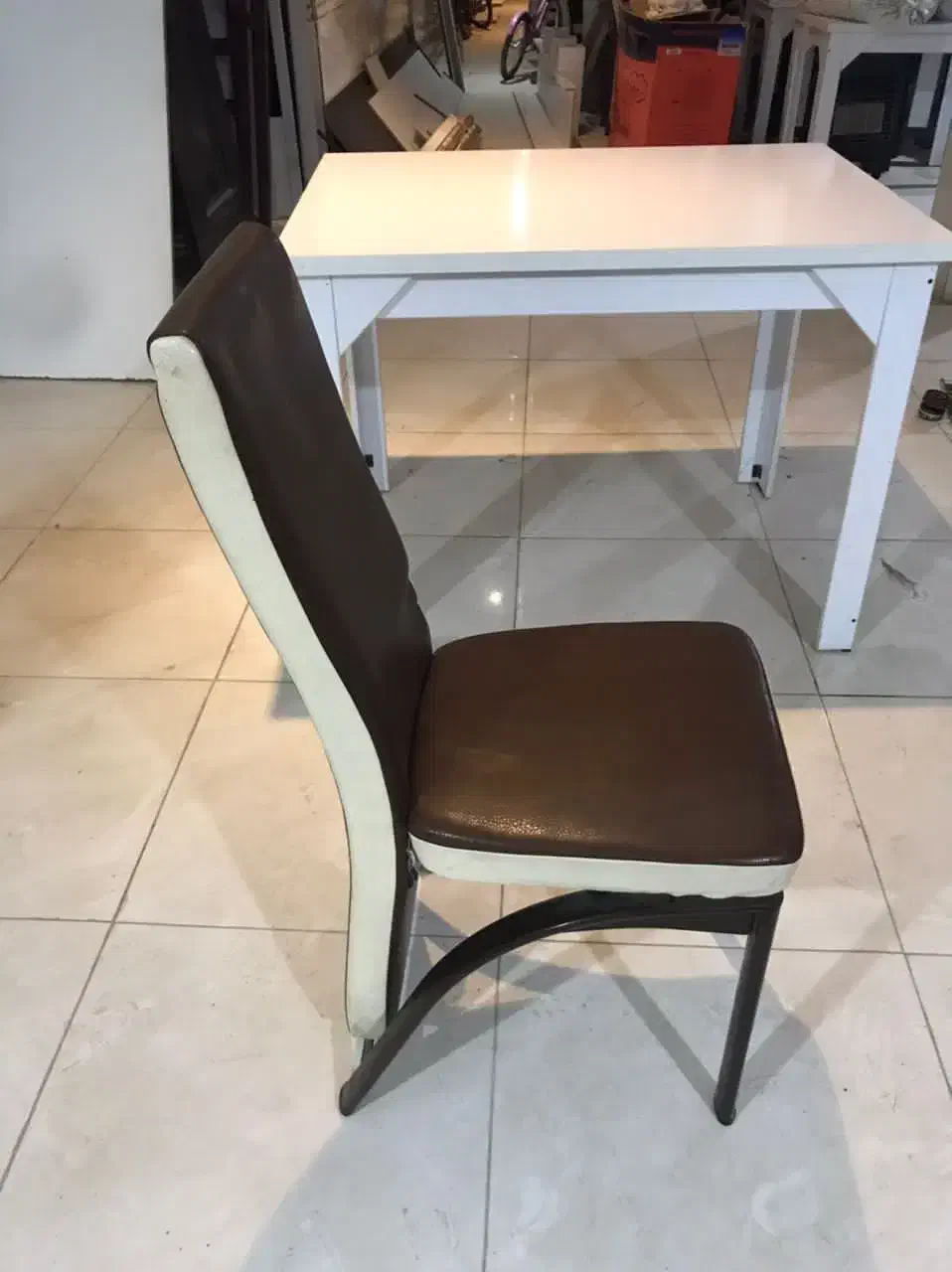 صندلی ومیز تالاری|صندلی و نیمکت|ایلام, |دیوار