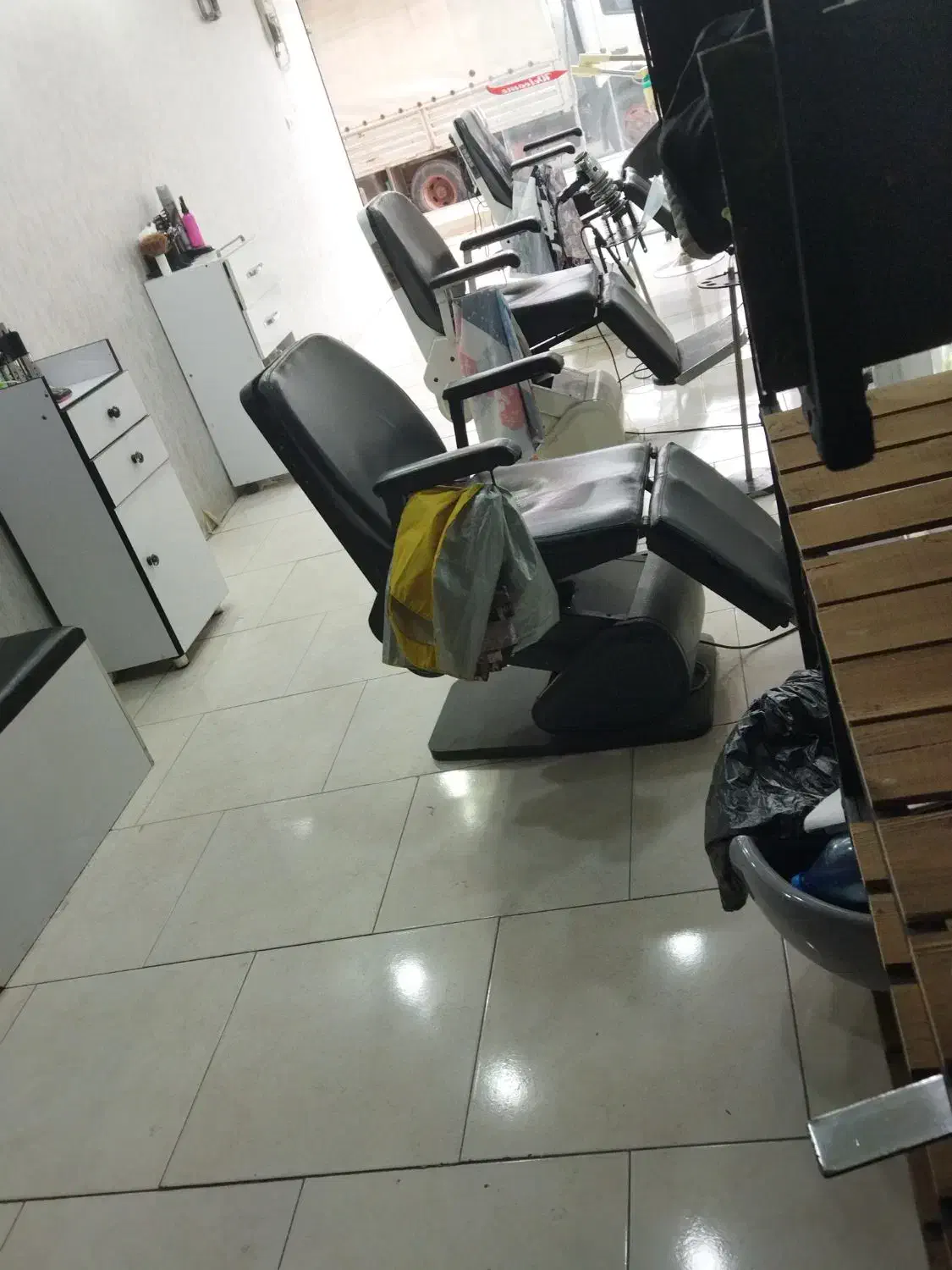 آرایشگاه واگذار میشود|اجارهٔ مغازه و غرفه|آشخانه, |دیوار