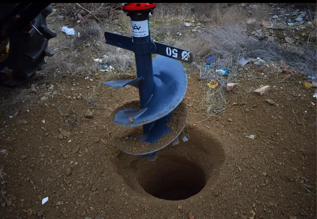 چاله کن  چاله درخت و نهال و کندن و ستون گلخانه|خدمات باغبانی و درختکاری|کنگاور, |دیوار