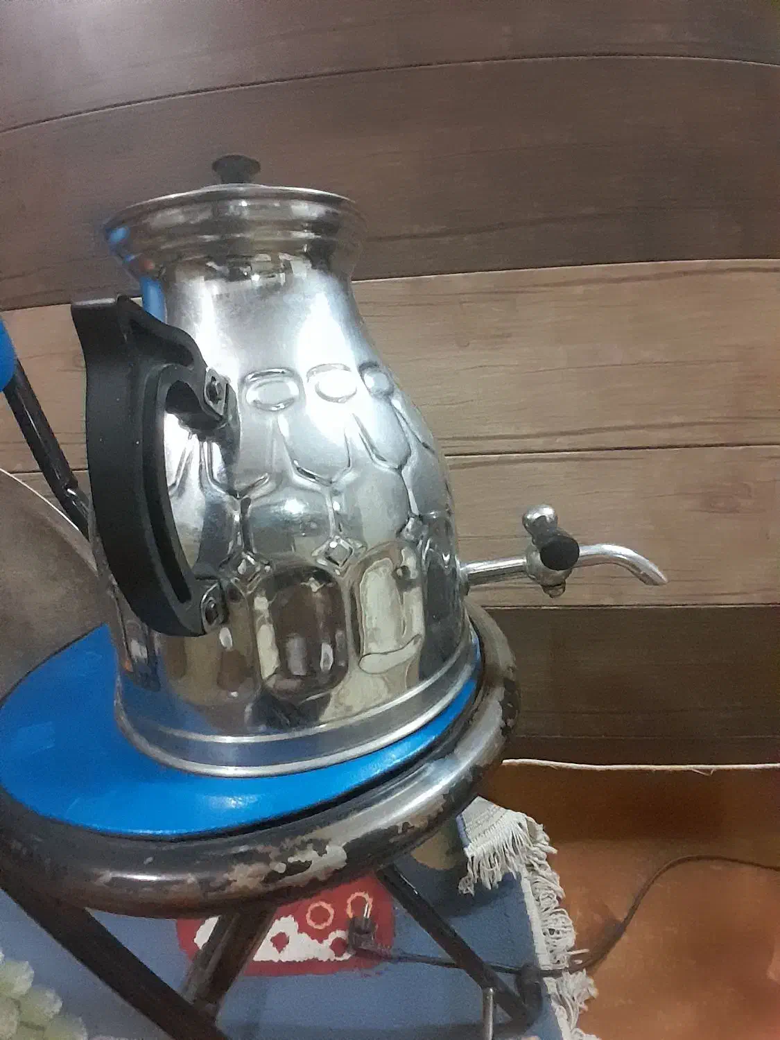 قدیمی کتری برنجی|قوری، کتری، قهوهساز دستی|اصفهان, باتون|دیوار