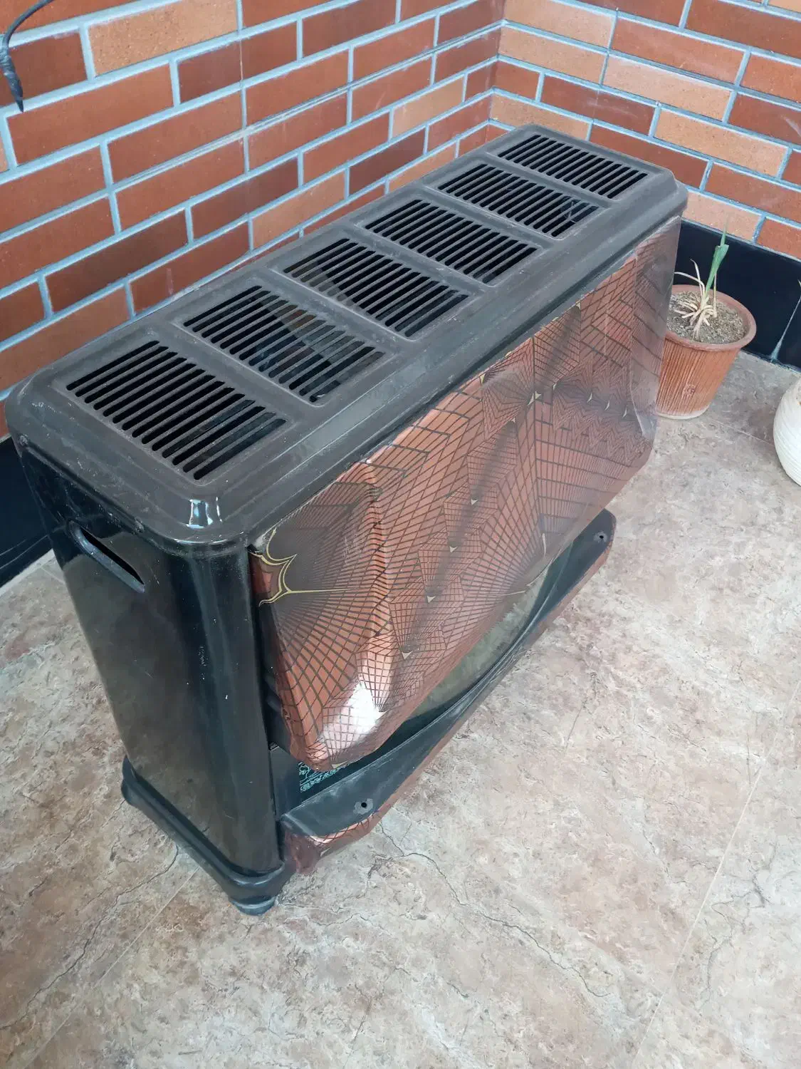 بخاری گازشهری بین مُبلی درحدّنو|بخاری، هیتر، شومینه|برازجان, |دیوار