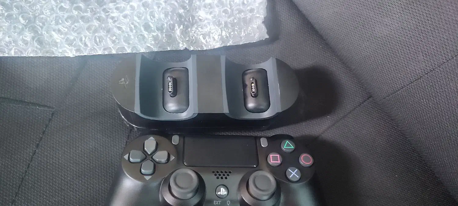 فروس دسته پی اس 4 سونی اصل با شارژر|کنسول، بازی ویدئویی و آنلاین|شیراز, رحمت‌آباد|دیوار