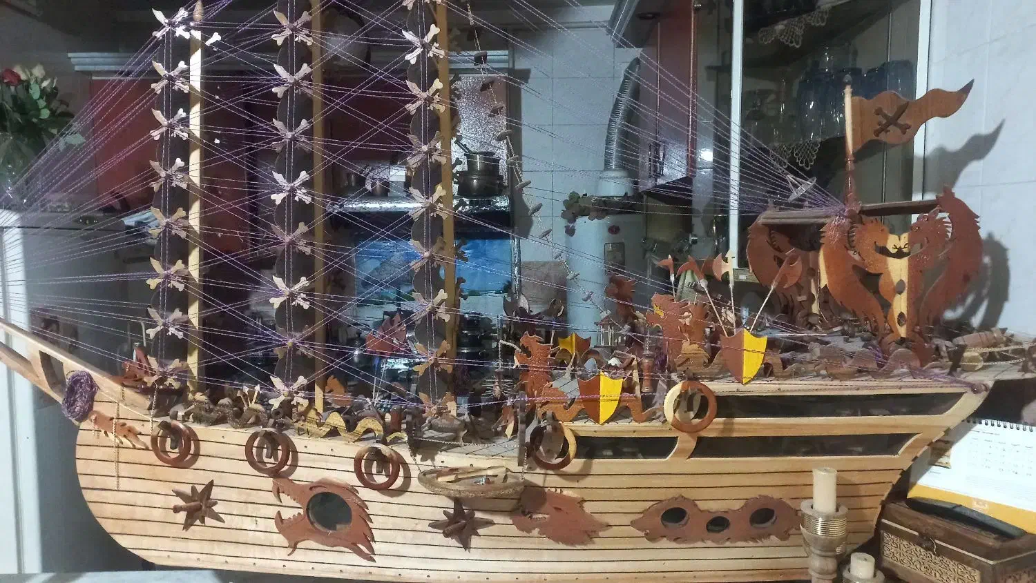 کشتی زندان|مجسمه، تندیس، ماکت|قم, نیروگاه|دیوار