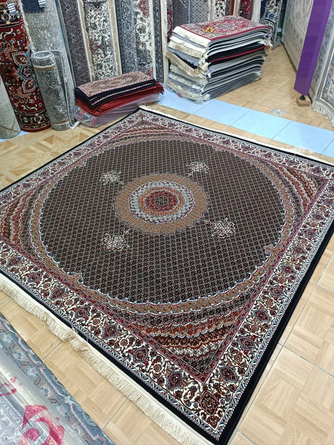 ۲در۲ ۷۰۰شانه ماهی|فرش|مرند, |دیوار