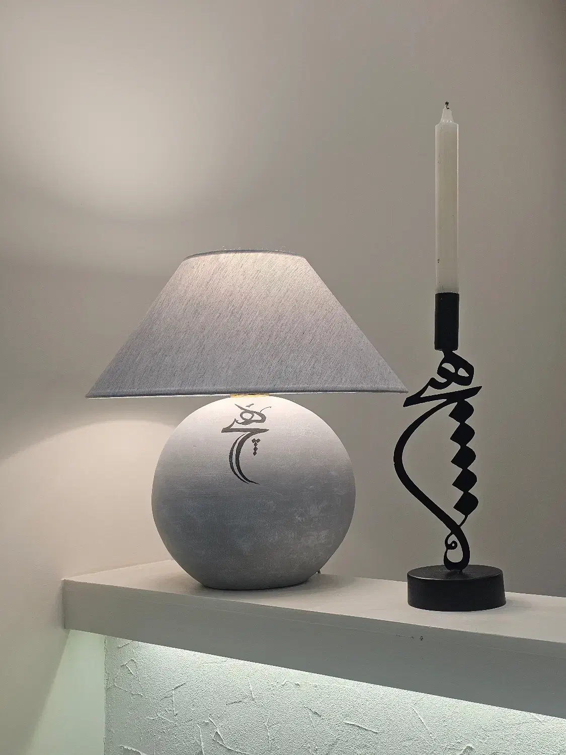 آباژور و شمعدان هیچ|چراغ خواب و آباژور|رشت, دیلمان|دیوار