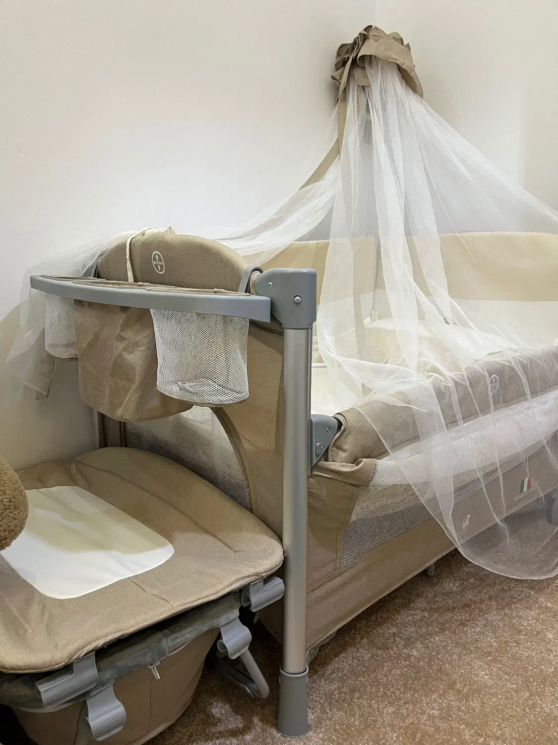 تخت نوزاد|تخت و صندلی بچه|نور, |دیوار