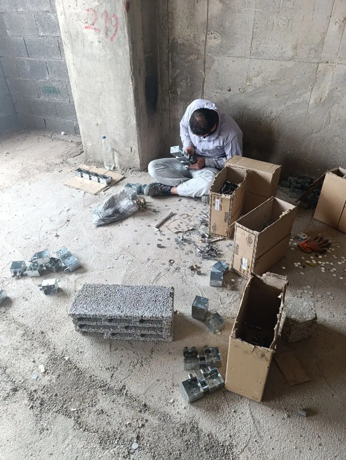 شاگرد برقکار یا برقکار نیمه ماهر|استخدام معماری، عمران و ساختمانی|شیراز, علوم پزشکی|دیوار