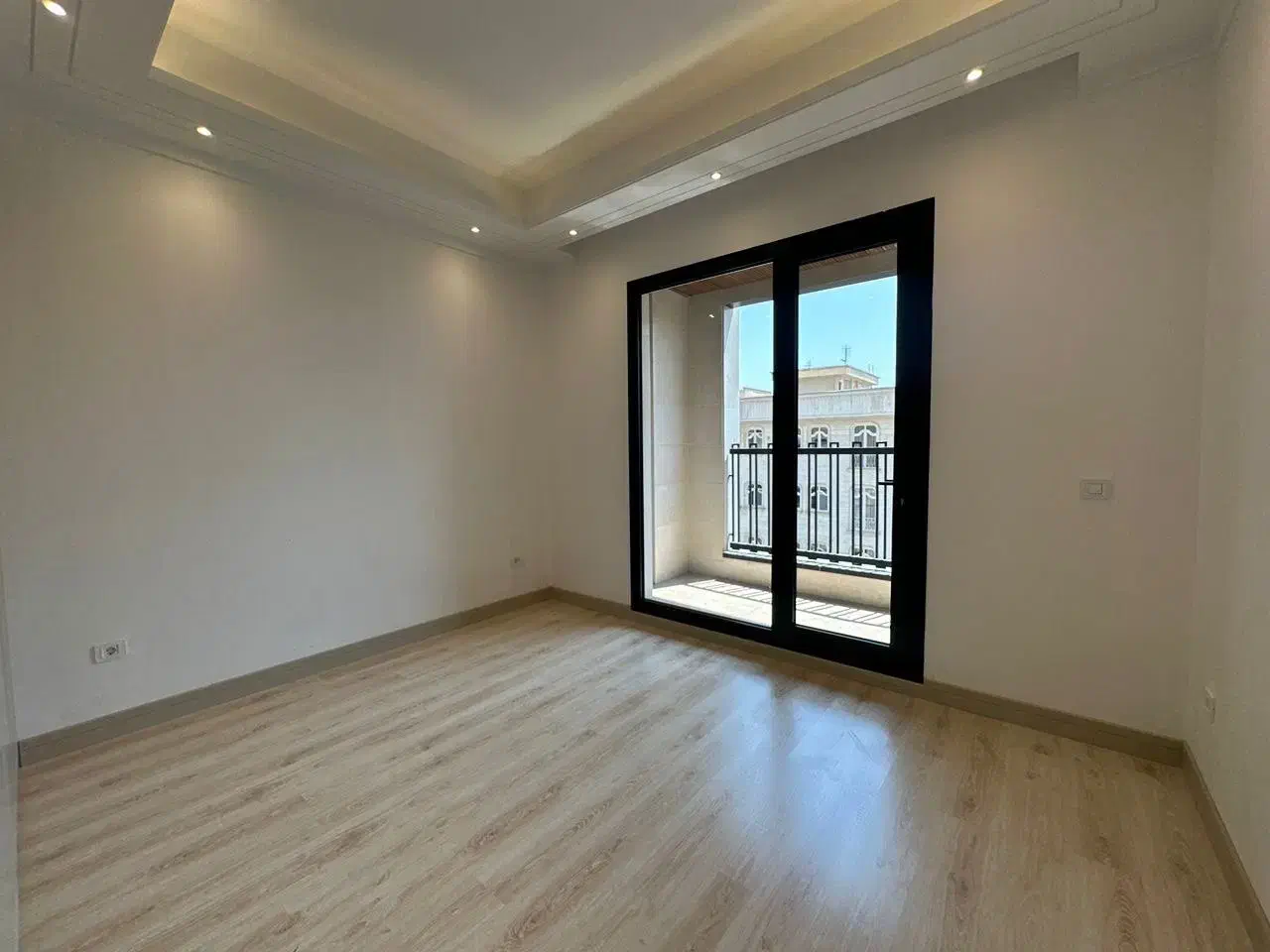 تاپ میرداماد جنوب *220 متر 3 خواب*خوش نقشه وبینظیر