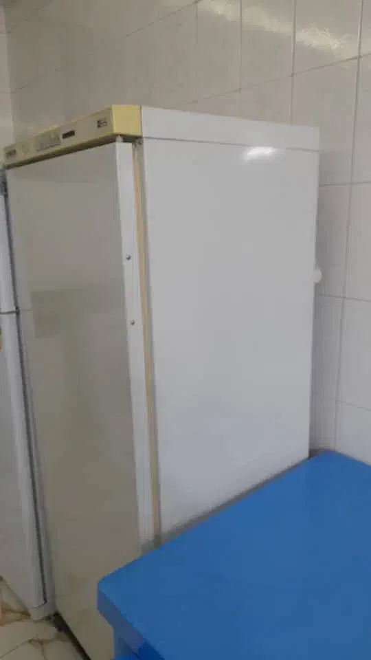 فریزر سالم با یک عدد میز تلویزیون|یخچال و فریزر|فولادشهر, C4|دیوار