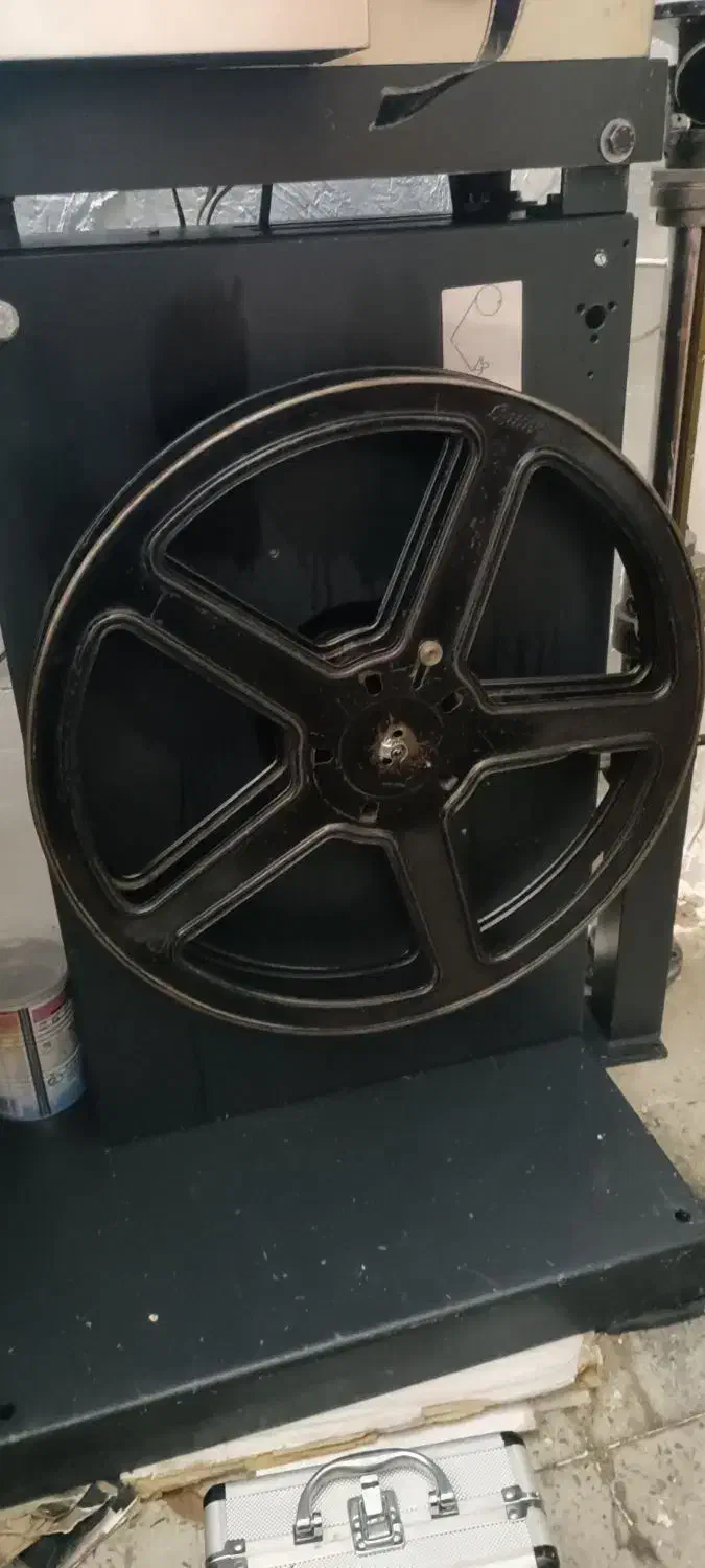 اپارات سینمایی  ۳۵ میلیمتری بایر المان. روشن|کلکسیون اشیاء عتیقه|کرج, کوی امامیه|دیوار