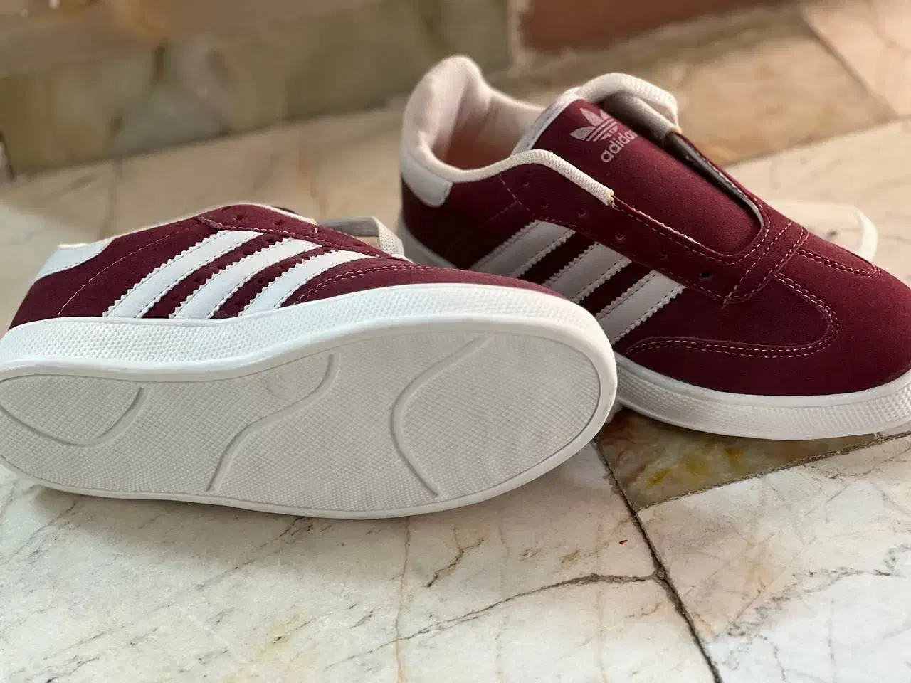 کفش کتونی|کیف، کفش، کمربند|سبزوار, کاشفی شمالی (دادگستری)|دیوار