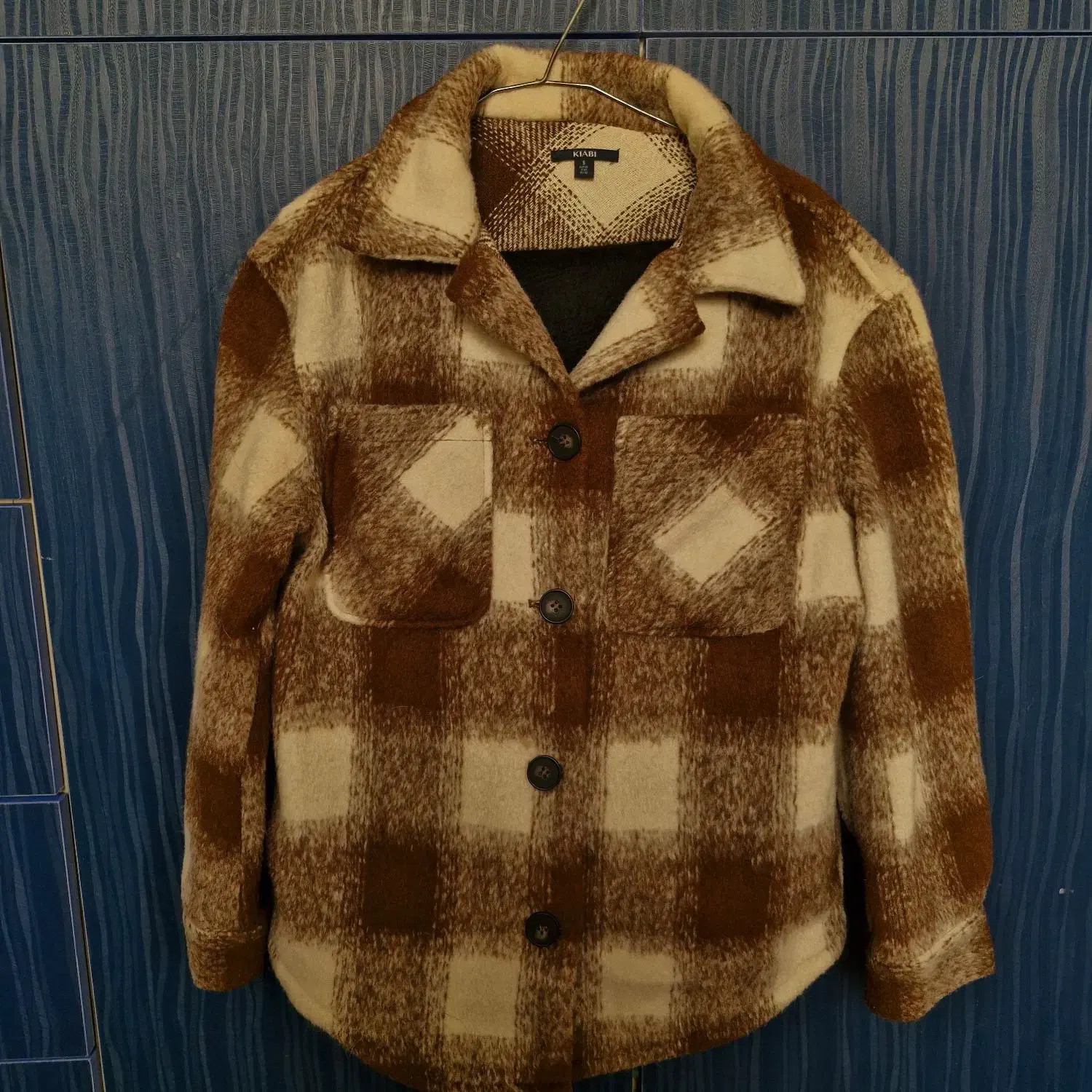 پالتو چهارخانه قهوه ای|لباس|رشت, امین الضرب|دیوار