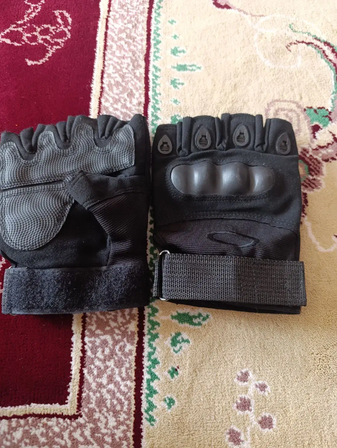 دستکش نیم پنجه|لباس|سرپل ذهاب, |دیوار