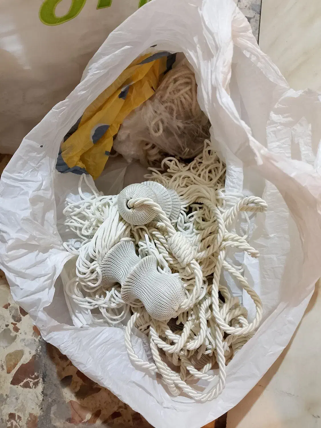 پارچه پرده قدیمی|کلکسیون اشیاء عتیقه|اصفهان, کوی امام|دیوار