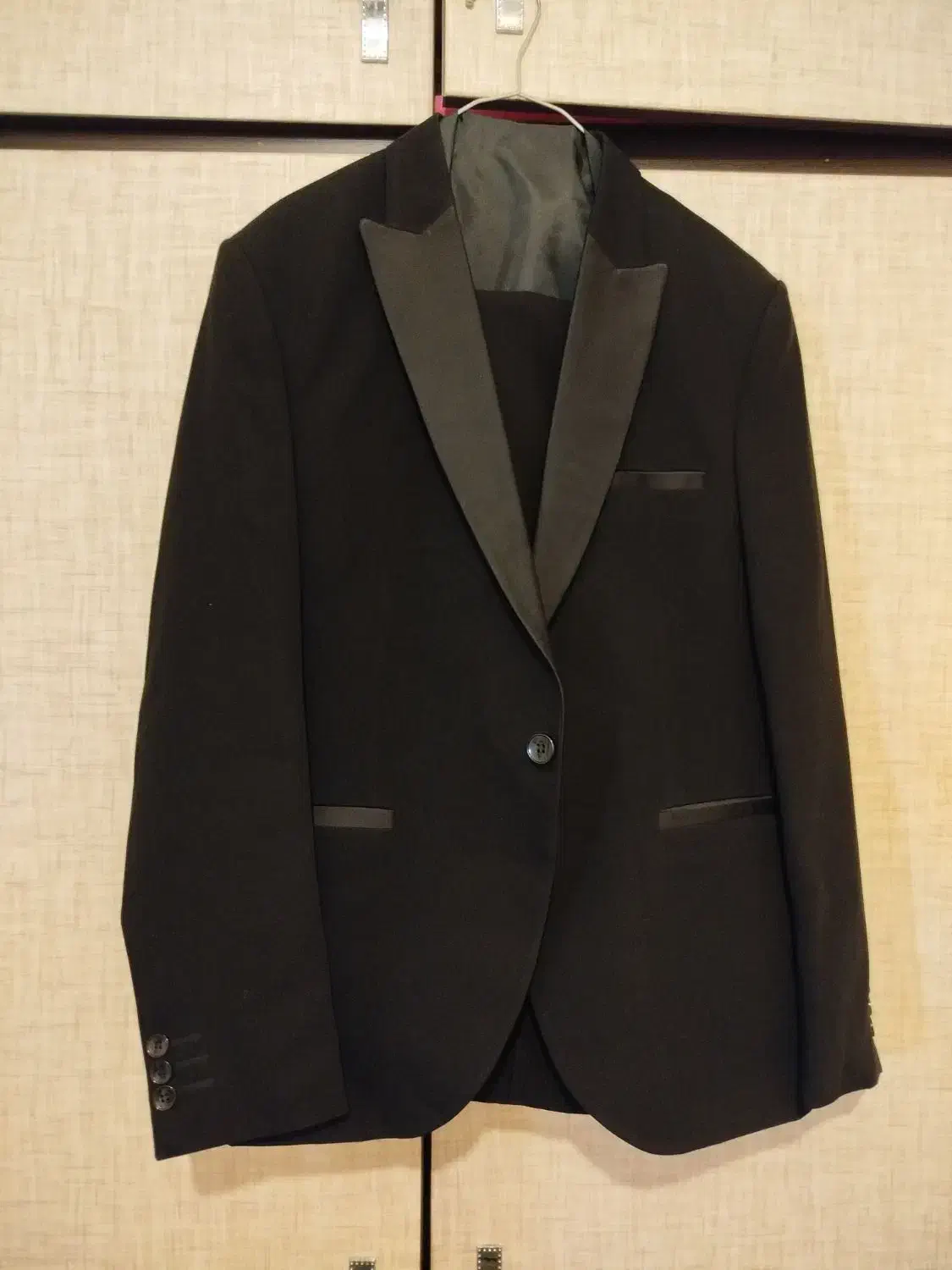 کت شلوار|لباس|دورود, |دیوار