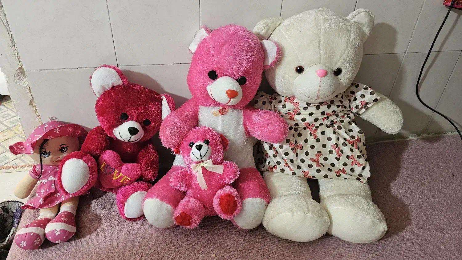 روروئک و تعدادی عروسک خرسی|اسباببازی بچه|فردیس, نیروگاه برق|دیوار