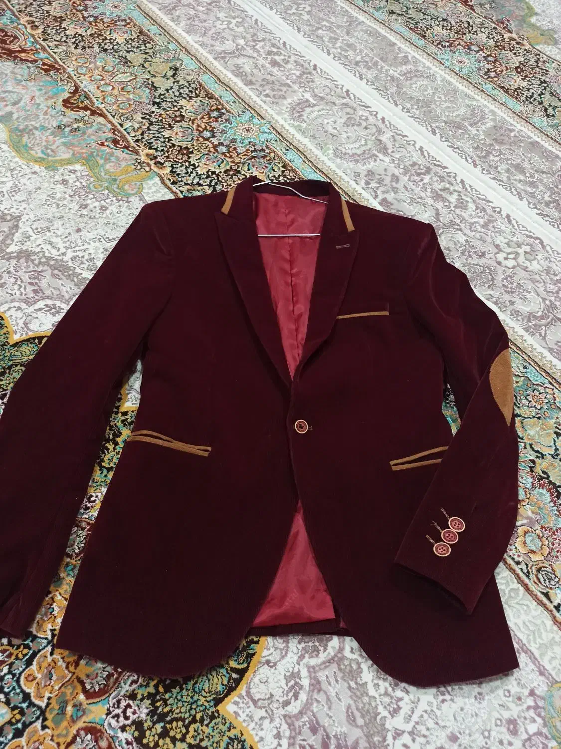 کت مردانه|لباس|شیراز, کوشک میدان|دیوار