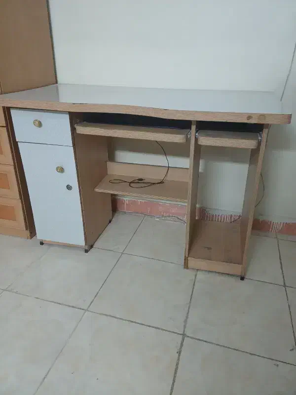 میز کامپیوتر یا میز تحریر سایز بزرگ|میز تحریر و کامپیوتر|چهاردانگه (تهران), |دیوار