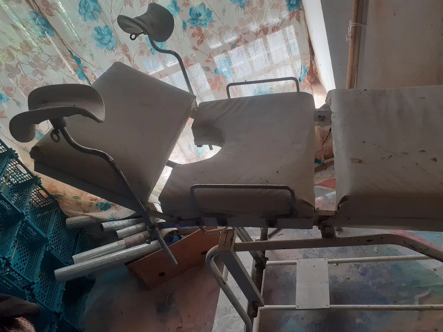 تخت مامایی|پزشکی|اسفراین, |دیوار