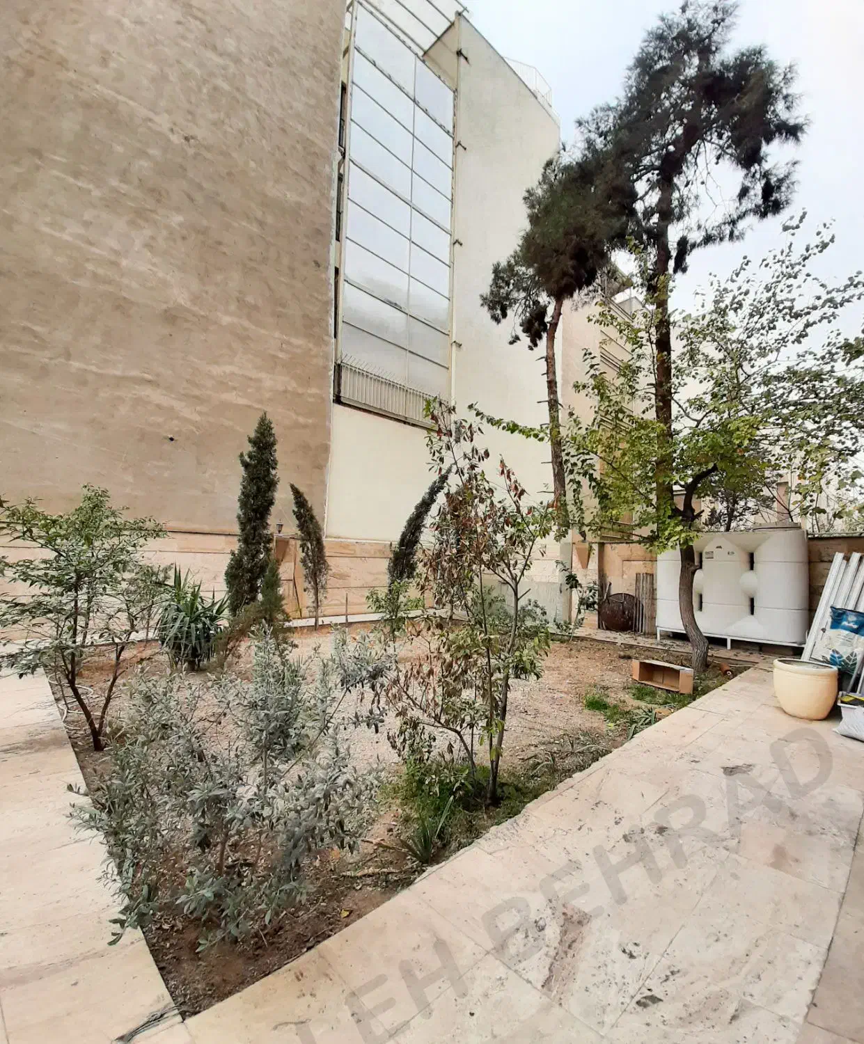 ۸۳ متر / فول امکانات / مجرد / خانواده