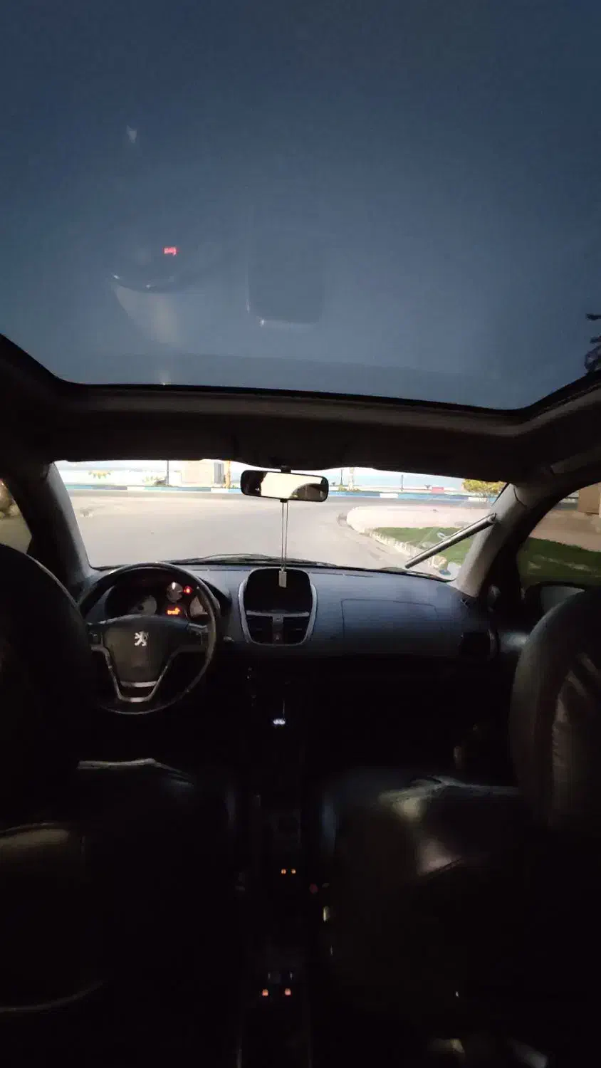 ۲۰۷تیوفایو سقف شیشه ایی فول(بدون رنگ و کم کار)|خودرو سواری و وانت|قشم, |دیوار