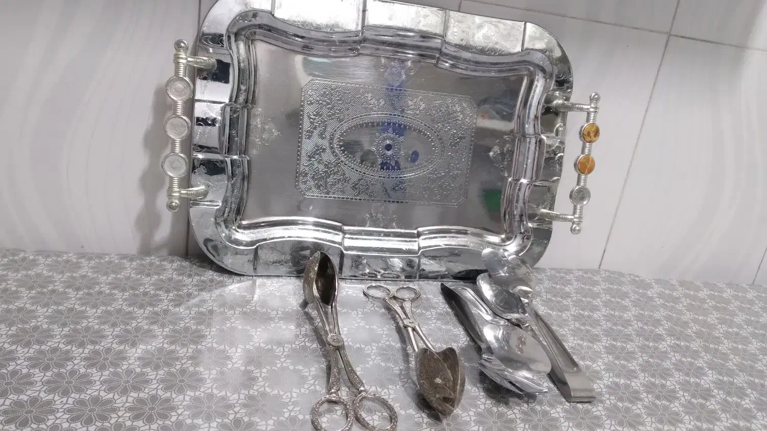 سینی و چهارتا انبر سالاد|ظروف سرو و پذیرایی|اشتهارد, |دیوار