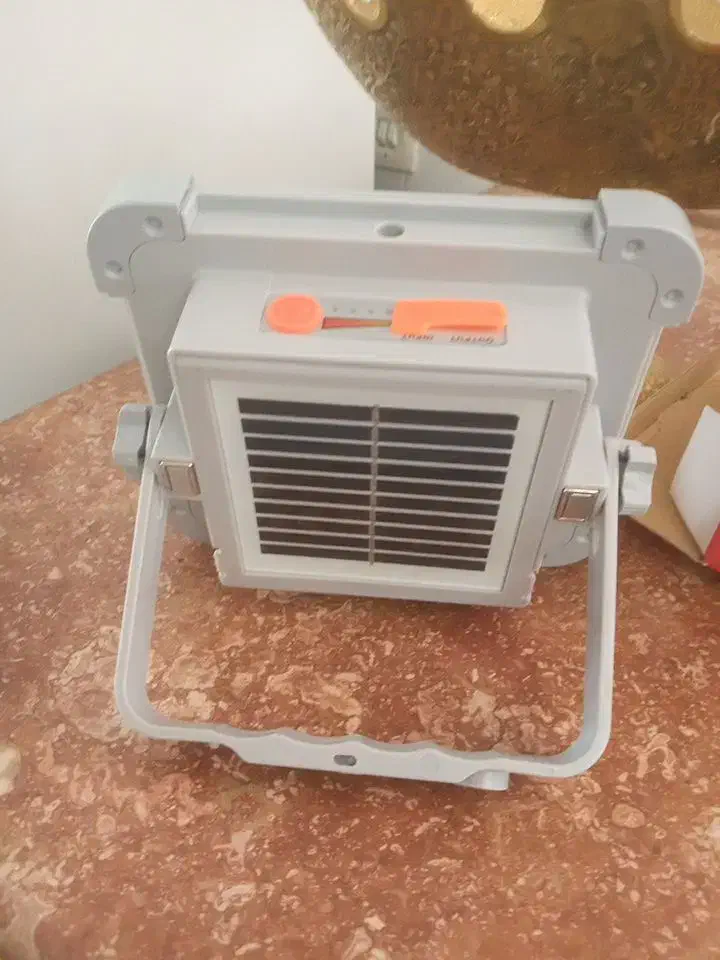 پروژکتور خورشیدی ۱۰۰وات|لامپ و چراغ|مرند, |دیوار