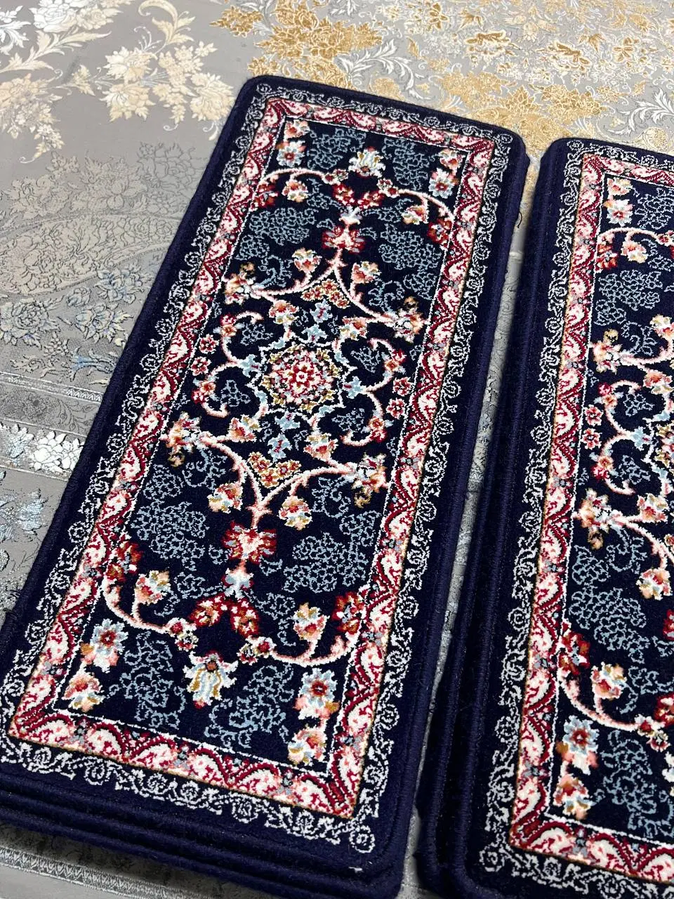 ۱۵ عدد فرش پله 30 * 70 ماشینی ۷۰۰شانه تمام نخ|فرش|تبریز, |دیوار