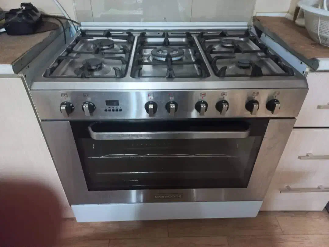 گاز بسیار نو با فر|اجاق گاز و لوازم برقی پخت‌وپز|سبزوار, قائم|دیوار