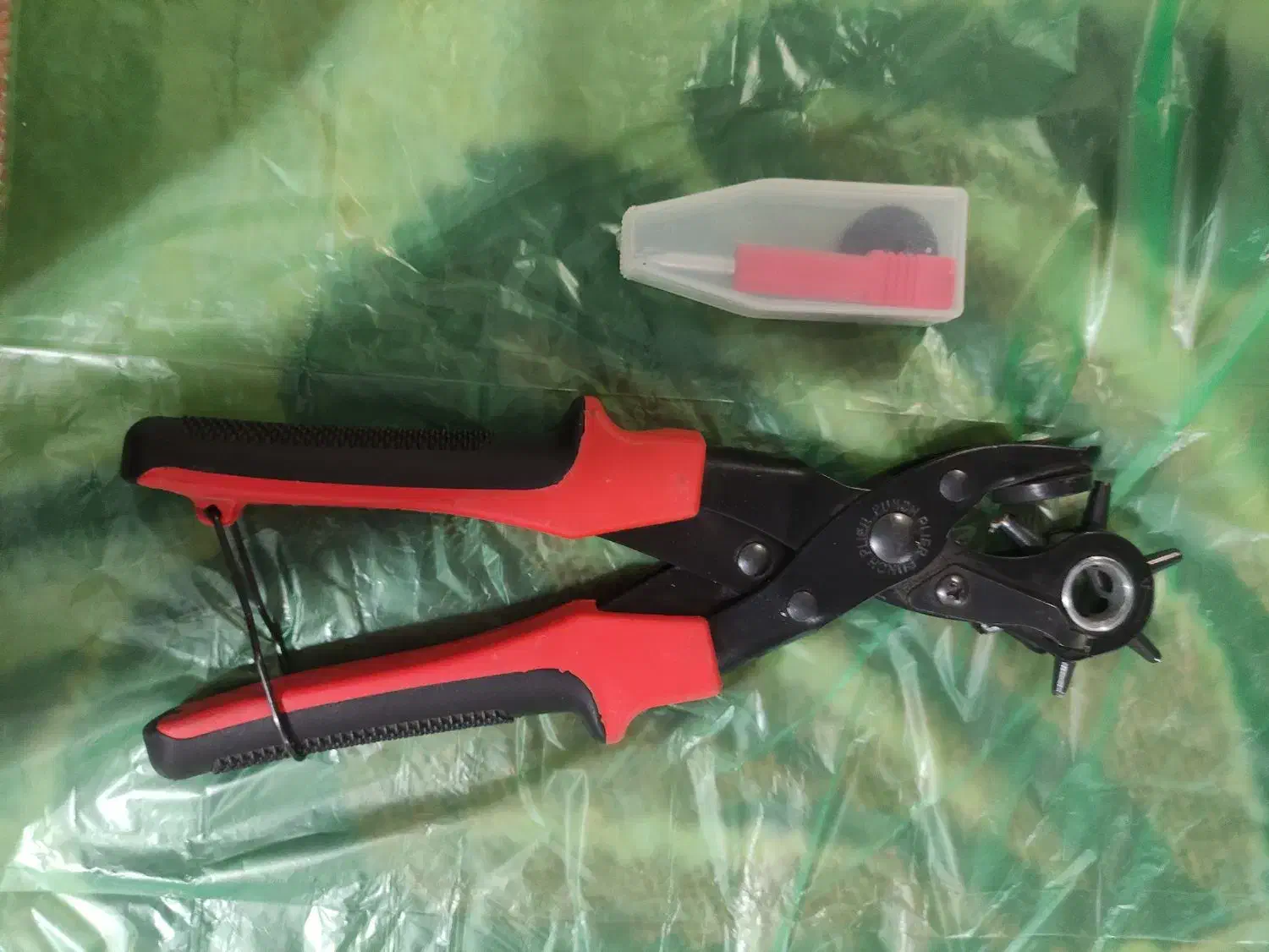 آویز لباس ، دستگاه پانچ کمربند ، آینه قدی، لیز خطی|جاکفشی، کمد، دراور|پاکدشت, پاکدشت (مامازند)|دیوار