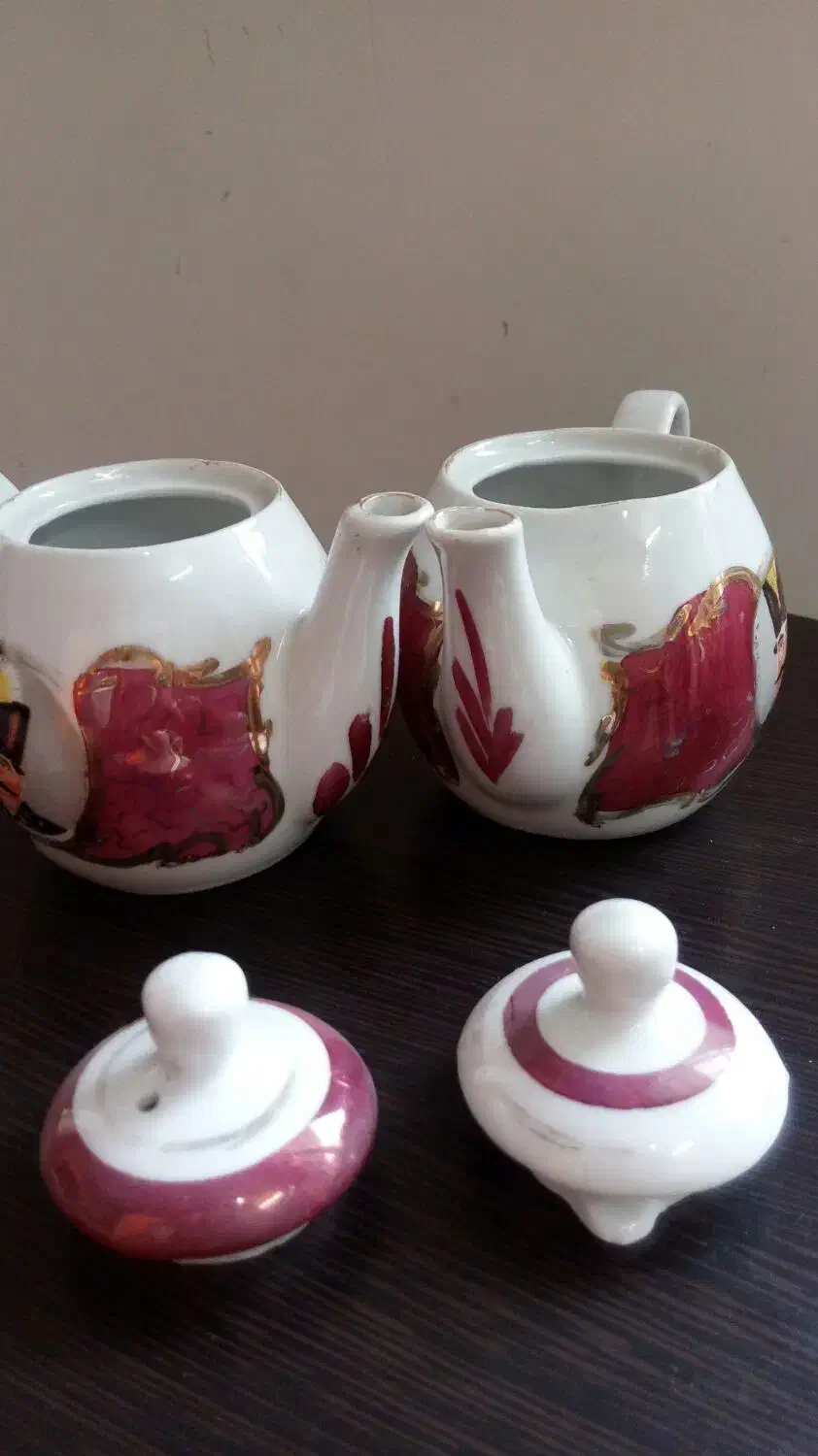 یک جفت قوری قدیمی|کلکسیون اشیاء عتیقه|پاکدشت, پاکدشت (مامازند)|دیوار