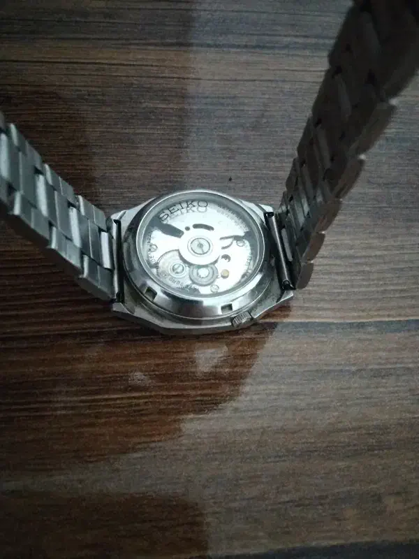 ساعت سیکو پنج|ساعت|نیشابور, مدرس|دیوار