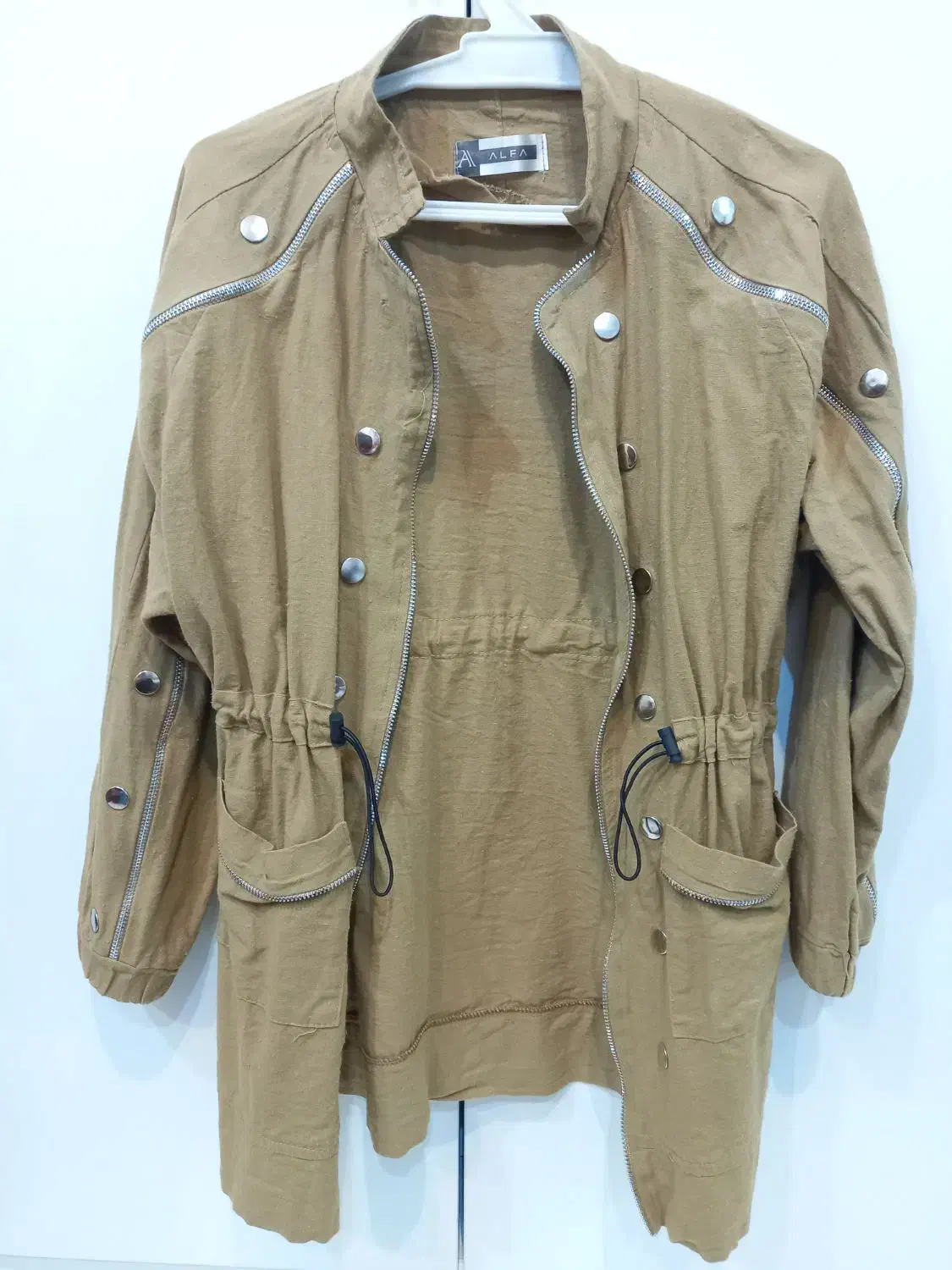 لباس های در حد نو|لباس|دورود, |دیوار