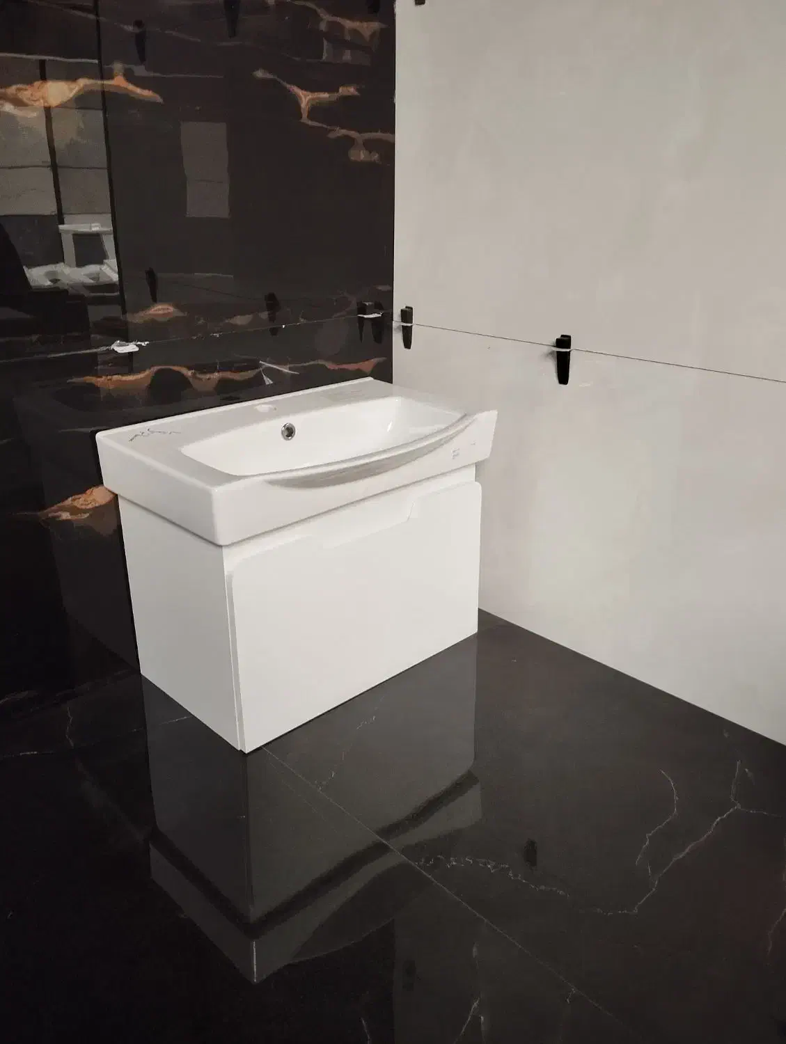 ساخت کابین وروشویی باکس واینه|لوازم سرویس بهداشتی|آمل, |دیوار