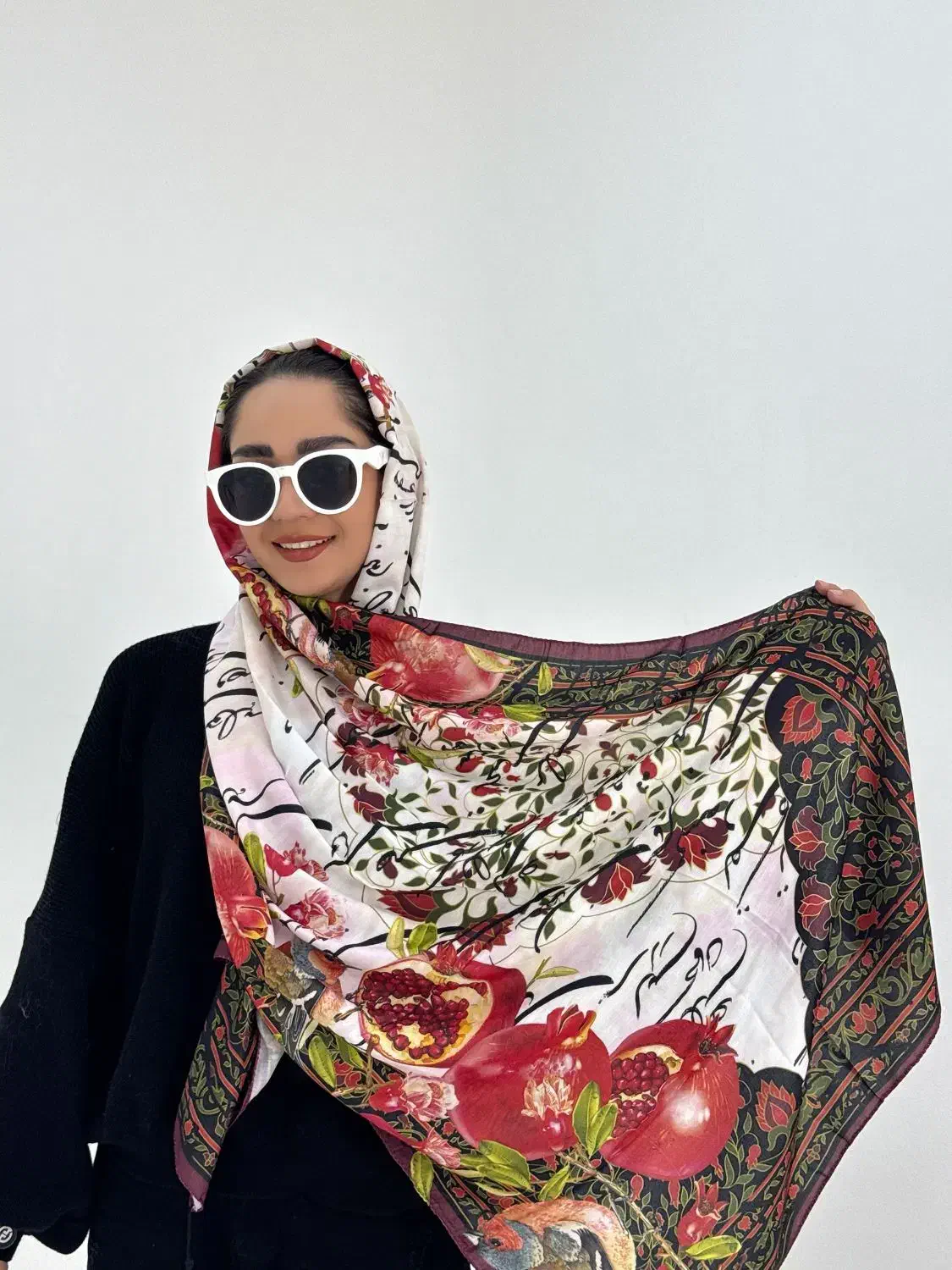 شال یلدایی (اسکارف دنیا)|لباس|قم, ولیعصر|دیوار