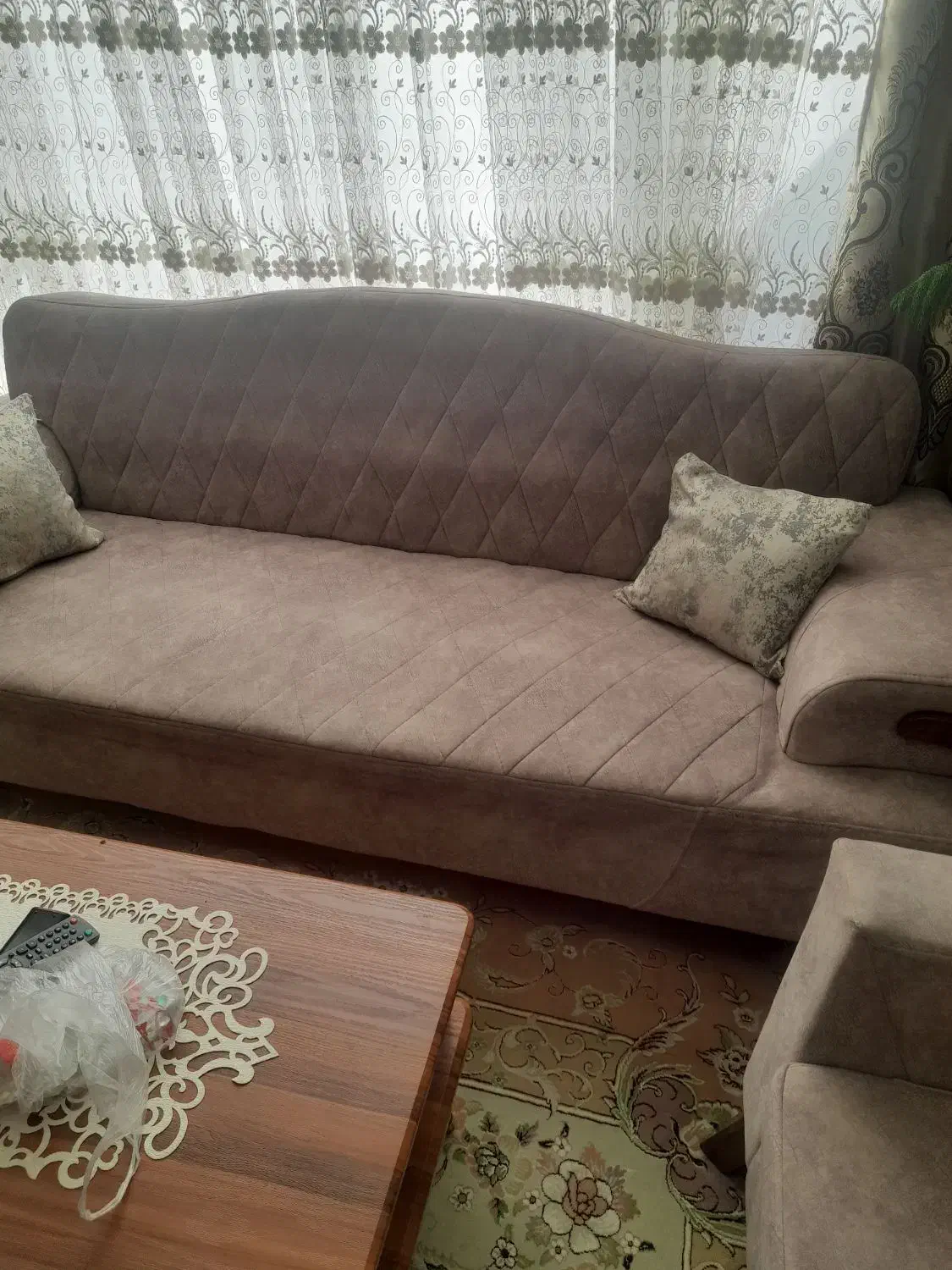 یک دست مبل راحتی تمیز وسالم|مبلمان خانگی و میز عسلی|گلپایگان, |دیوار