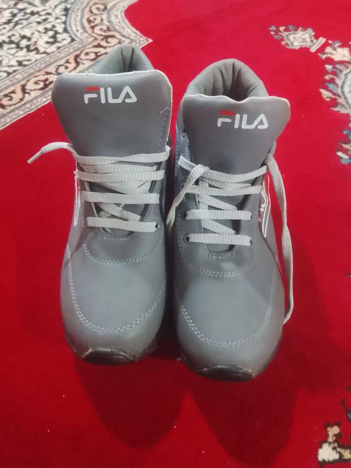 کفش.|کیف، کفش، کمربند|یاسوج, |دیوار