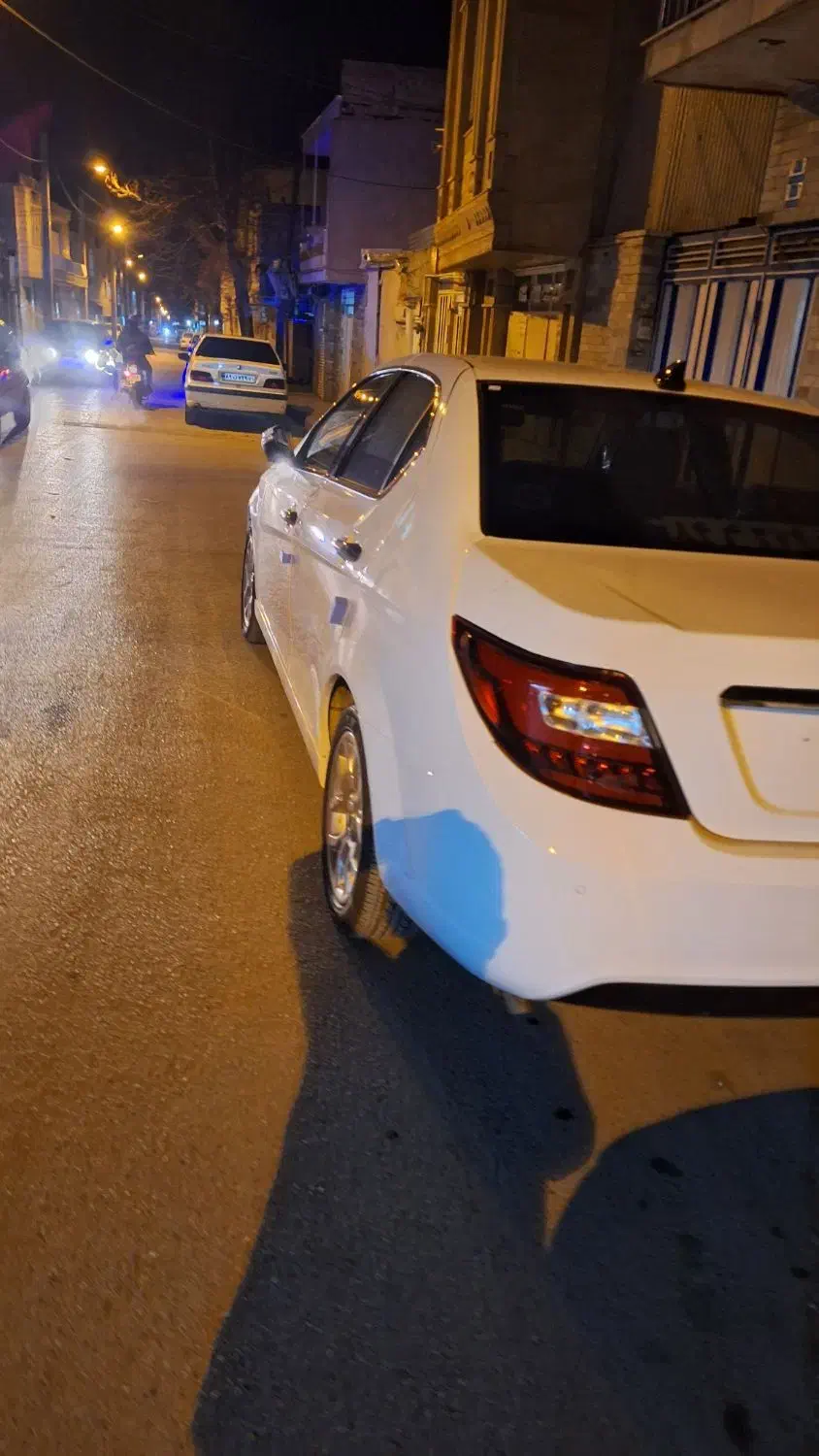 دنا پلاس|خودرو سواری و وانت|بروجرد, |دیوار