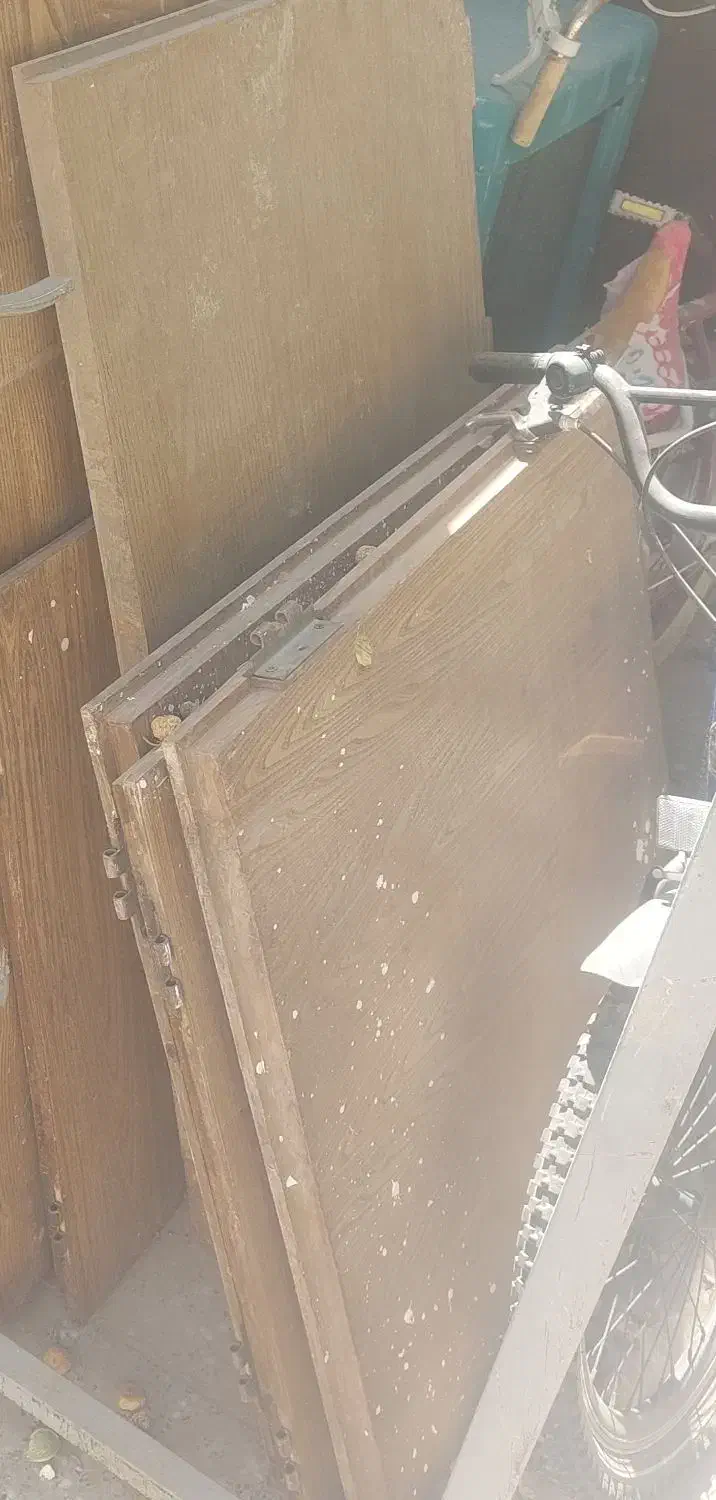 درب چوبی درحدنو سالم بدون ضدگی و.. یک میلیون وصد|مصالح و تجهیزات ساختمان|یزد, |دیوار