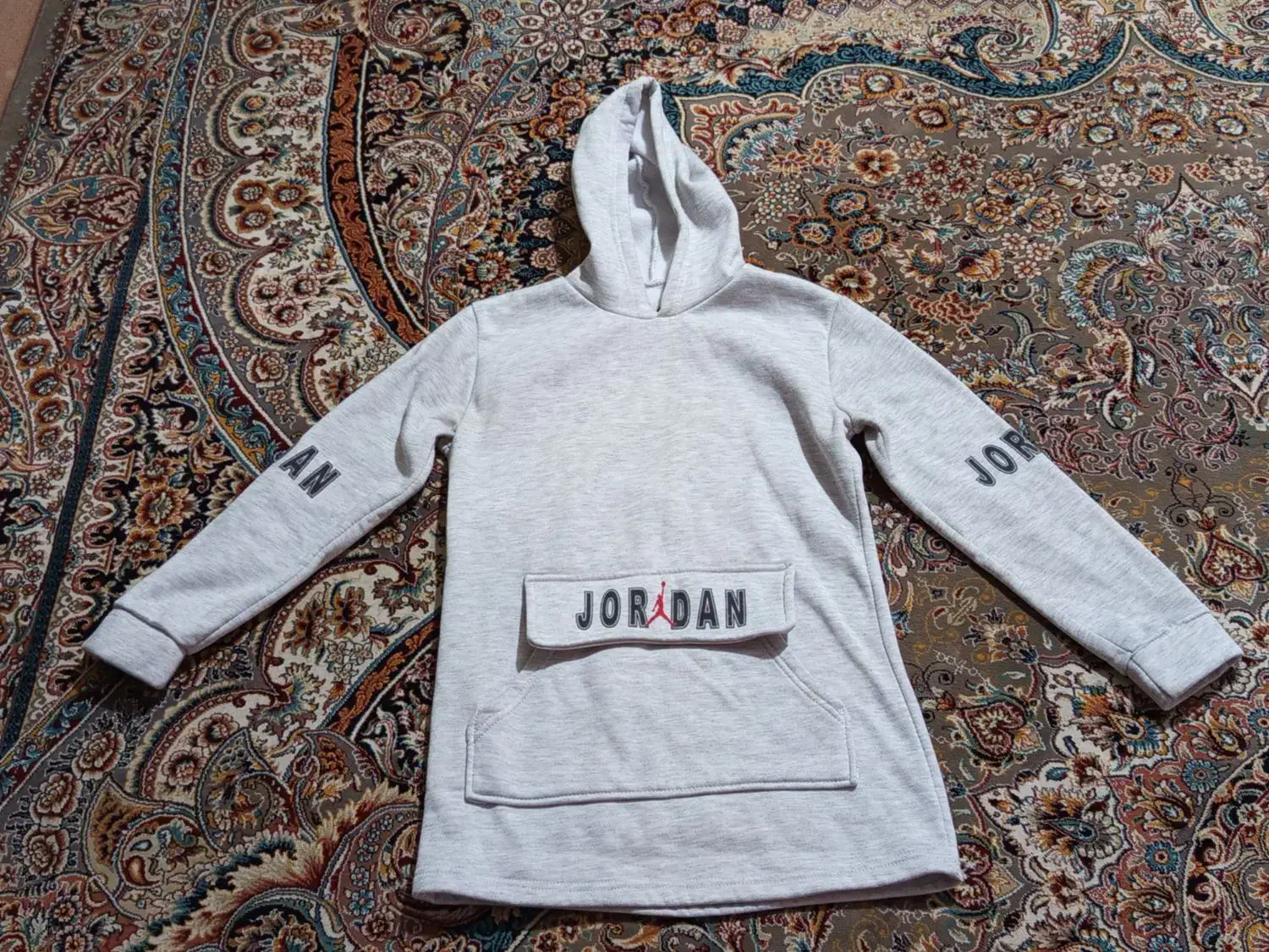 هودی|لباس|نیشابور, هفده شهریور|دیوار