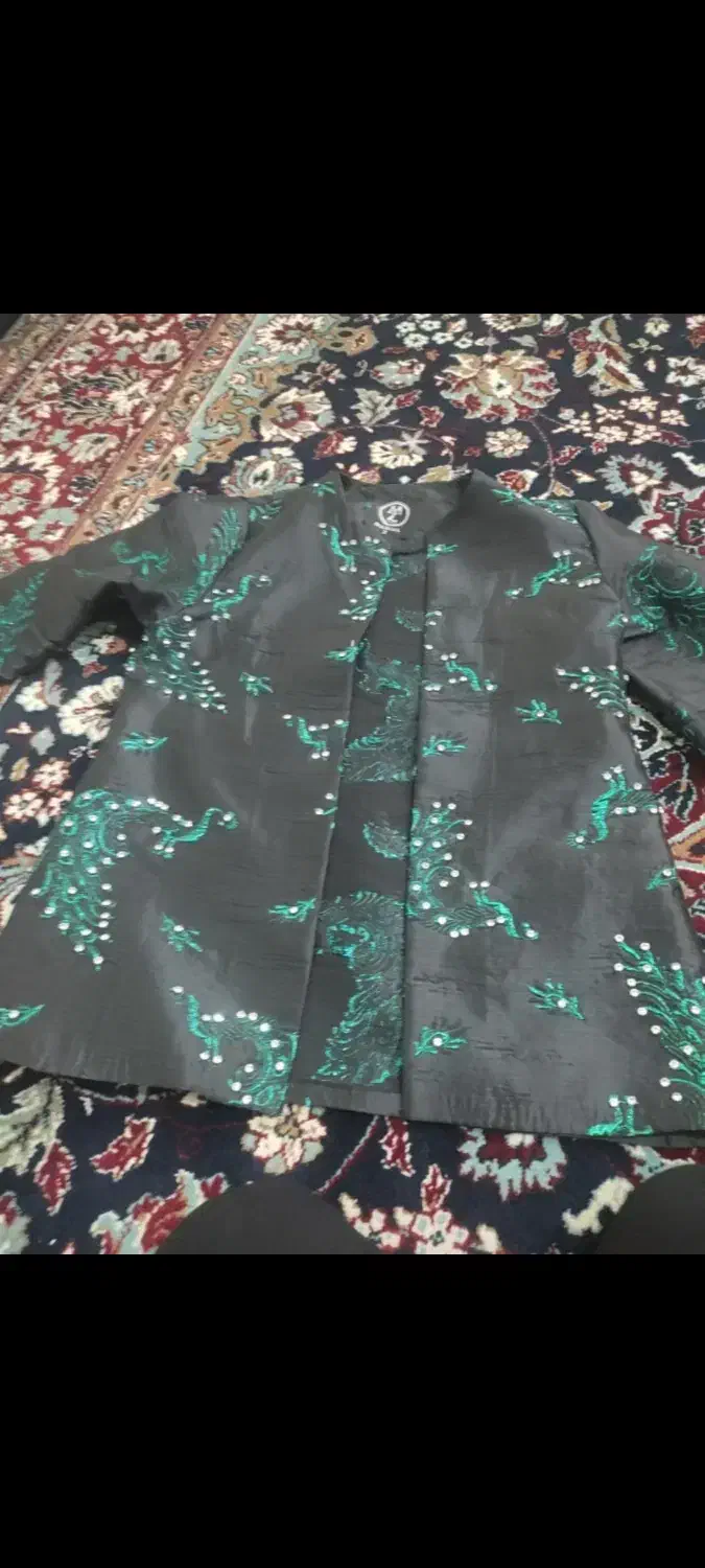 کت تک|لباس|هرسین, |دیوار