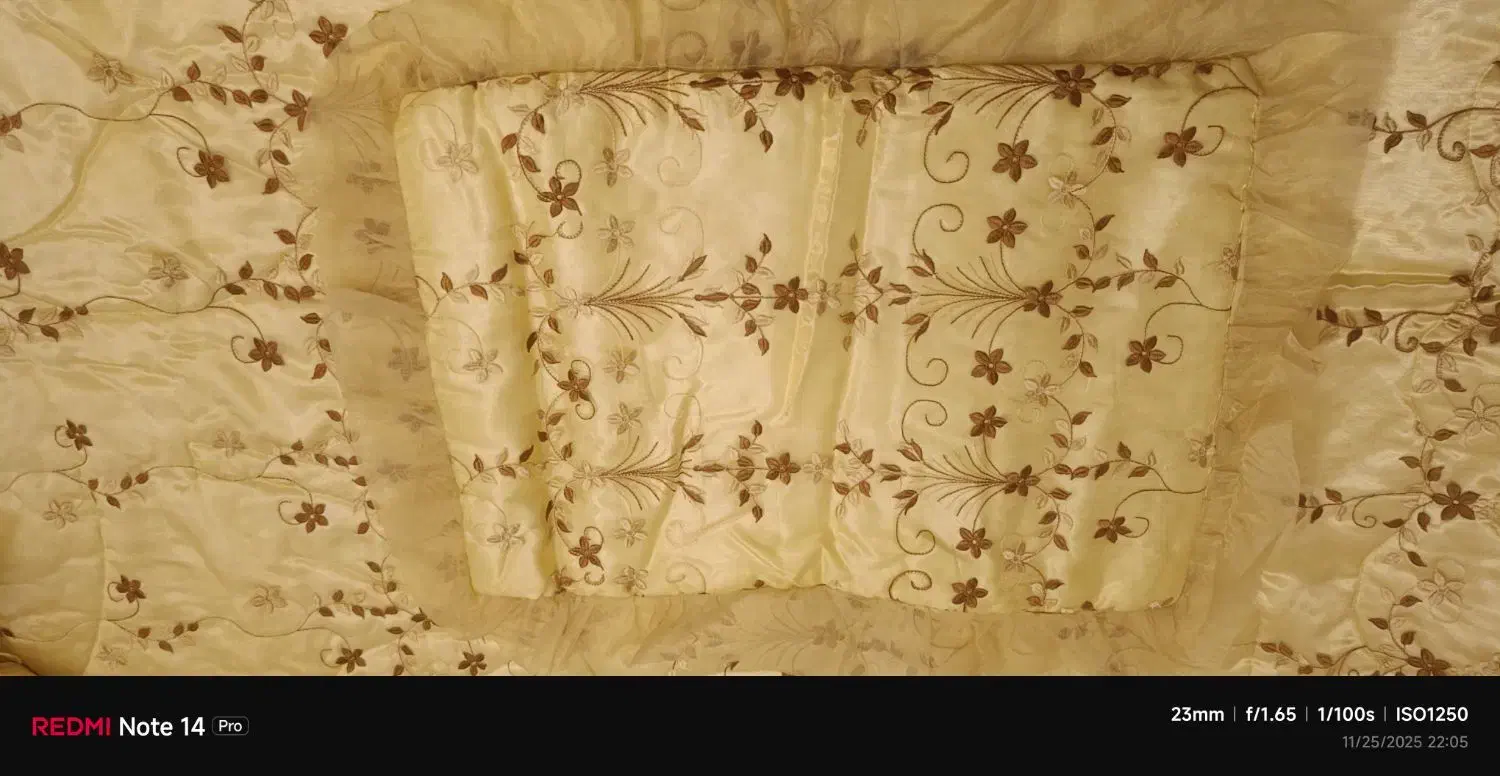 رو تختی حریر ساتن طلایی گلدوزی شده|سرویس روتختی|تبریز, |دیوار