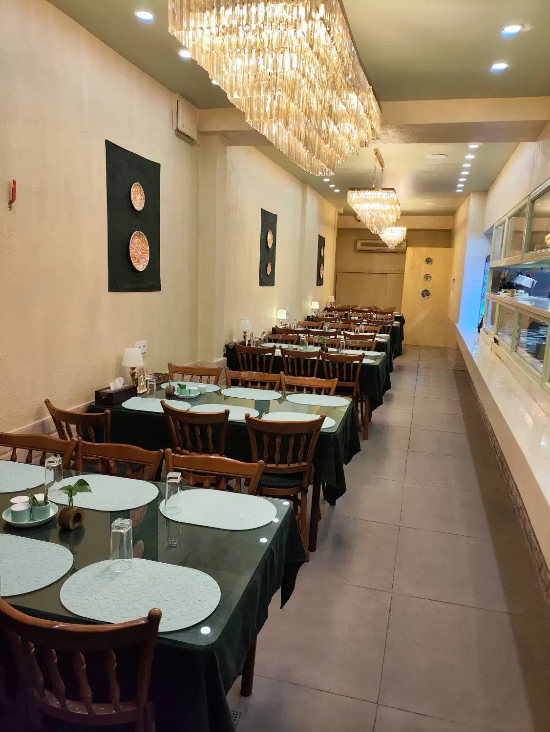 سالن کار رستوران آقا|استخدام خدمات فروشگاه و رستوران|تهران, آرژانتین|دیوار