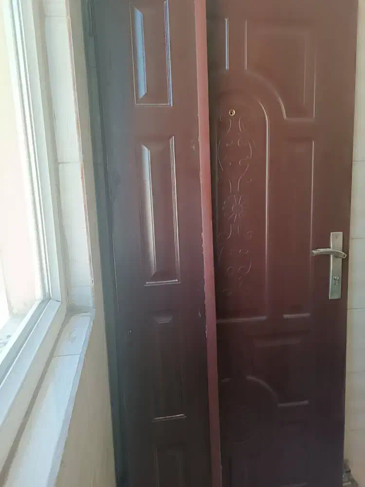 درب واحد قهوه‌ ای سوخته کاملا سالم|مصالح و تجهیزات ساختمان|تهران, سبلان (لشگر)|دیوار