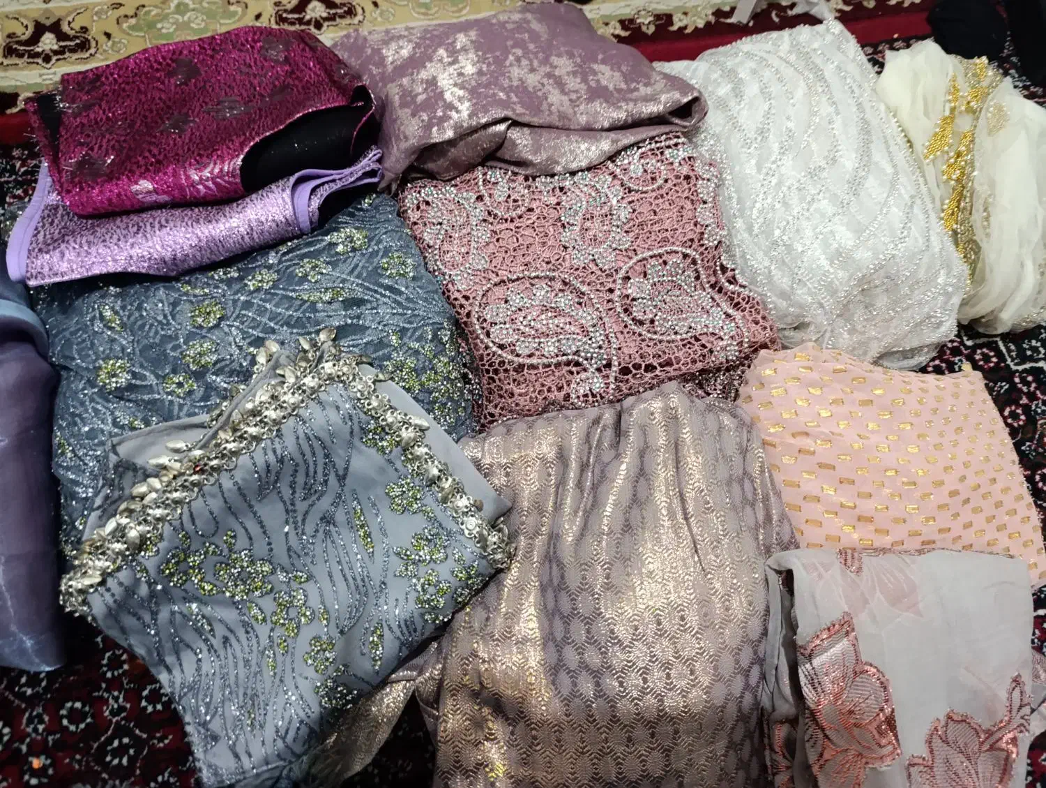 تعدادی لباس نو|لباس|سنندج, |دیوار