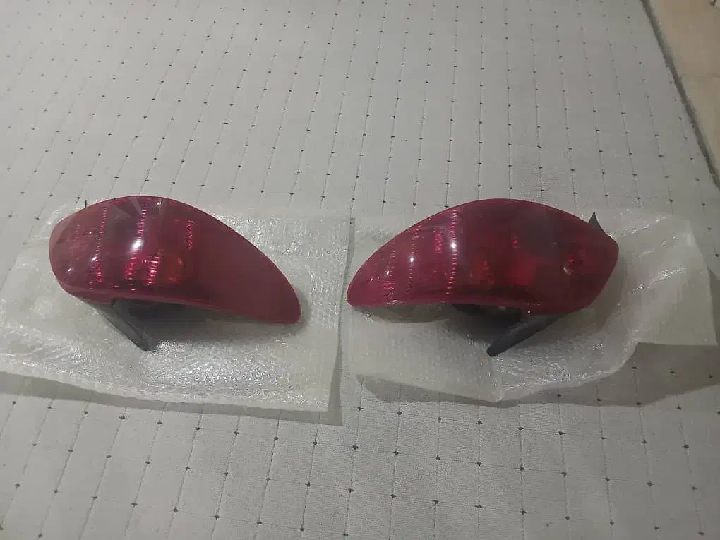 ۲ عدد چراغ عقب ۲۰۶ تیپ ۵ کاملا نو و فابریک کارخانه|قطعات یدکی و لوازم جانبی|رشت, احمد گوراب|دیوار