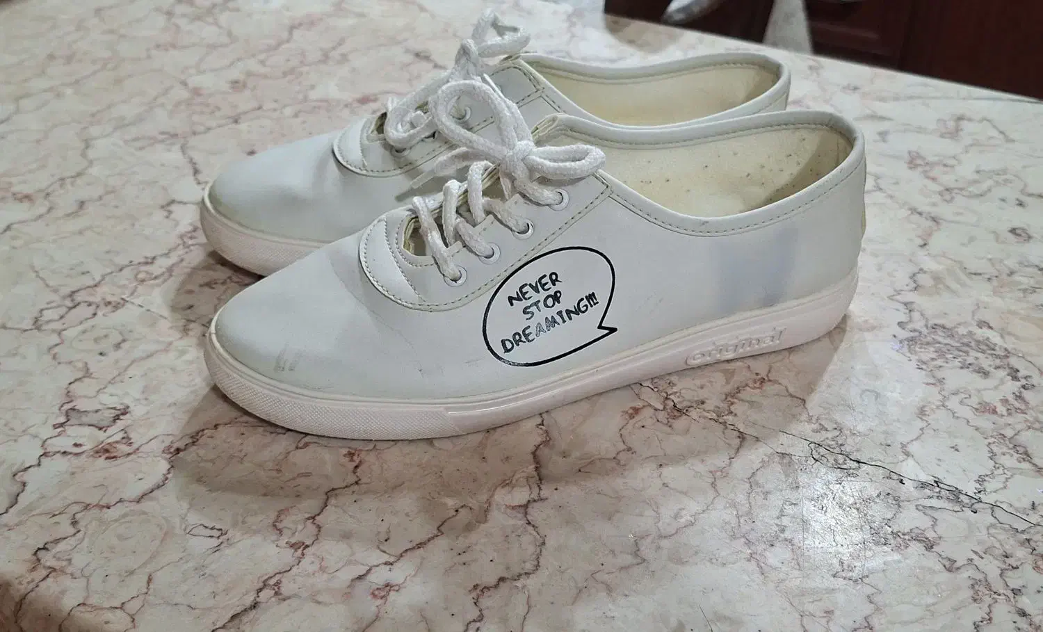 کفش|کیف، کفش، کمربند|الوند, |دیوار